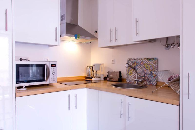 Your Home In Bairro Alto Лиссабон Номер фото